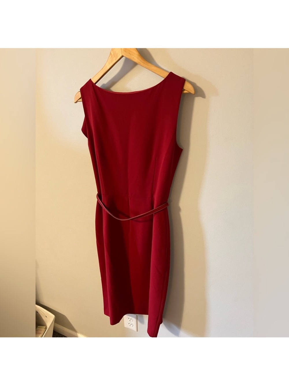 MaxMara Sleeveless Burgundy Sheath Dress with Slim Waist Belt - Picture 3 of 9